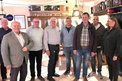 Neu gewählter Vorstand von links: Karl-Wilhelm Brüne, Friedrich Schäfer, Matthias Kubat, Heinrich Klein, Nick Albrecht, Martin Obst, Ricardo Winter, Lena Knoche