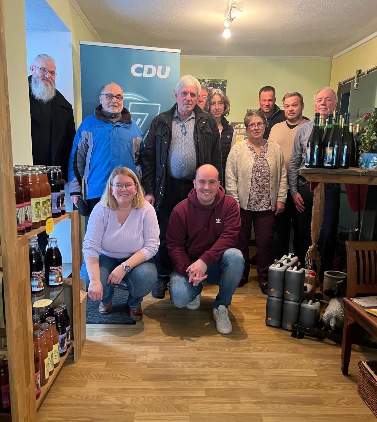 vorne v.l. Katrin Walmanns, Ricardo Winter
hinten v.l. Thomas Grill, Eberhard Lamm, Heinrich Klein, Andreas Henke, Andrea Beranek, Ulrike Klein, Moritz Kubat, Nick Albrecht und Karl-Wilhelm Br�ne