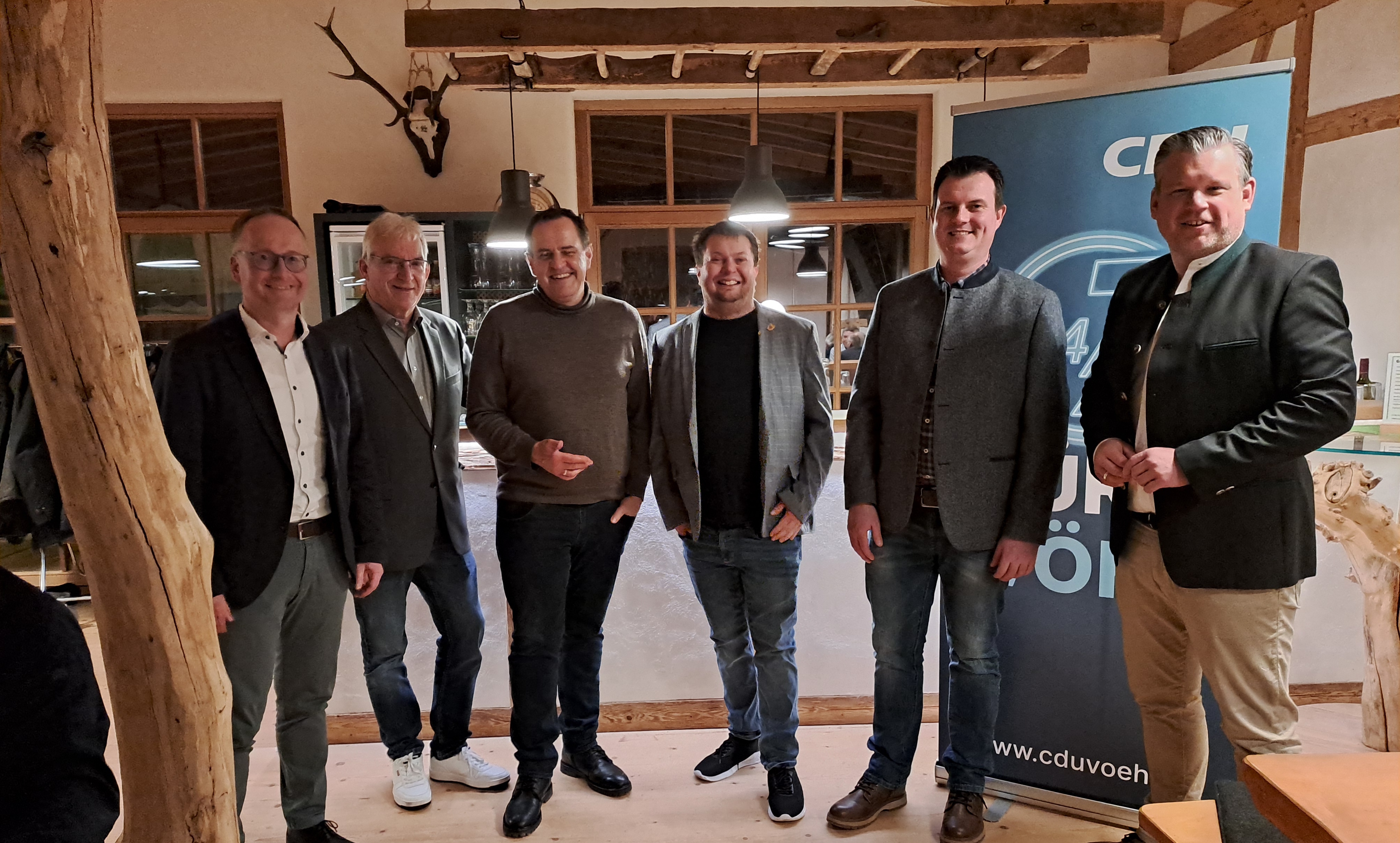 von links: V�hls B�rgermeister Karsten Kalh�fer, erster Kreisbeigeordneter Karl-Friedrich Frese, Edertals B�rgermeister Frederik Westmeier, Stadtverbandsvorsitzender der CDU Waldeck Philipp Hankel, Gemeindeverbandsvorsitzender der CDU V�hl Martin Obst und