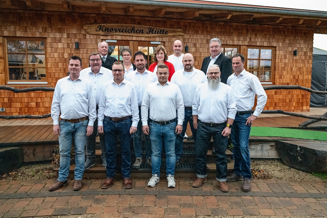 vorne v.l.: Martin Obst, Matthias Kubat, Nick Albrecht, Thomas Grill, 
mitte v.l.: Andreas Schimana, Heiko Sch�l, Benjamin Thomas, Moritz Kubat
hinten v.l.: Karl-Wilhelm Br�ne, Ulrike Klein, Kerstin Ziegler, Ricardo Winter, Andreas Henke
